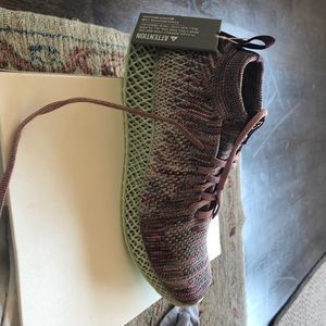 Men’s size 8 consortium runner kith 4D